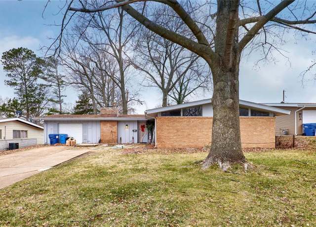 Property at 505 Ridge Dr, Florissant, MO 63033, 4 beds, 2 baths