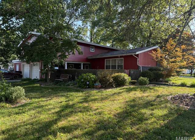 Property at 1404 Killarney Dr, Greenville, IL 62246
