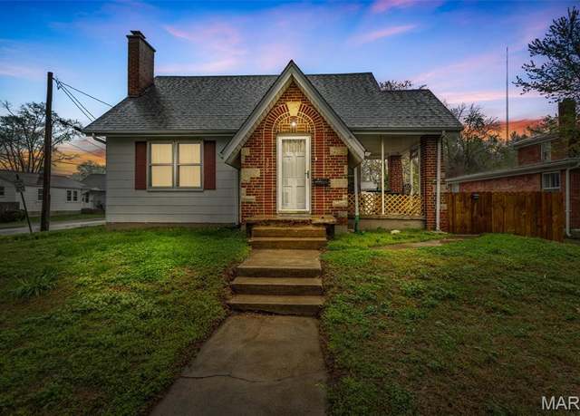 Property at 399 Roberts St, Ste Genevieve, MO 63670, 3 beds, 1 bath