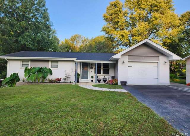 Property at 36 Pat Dr, Collinsville, IL 62234, 3 beds, 1.5 baths