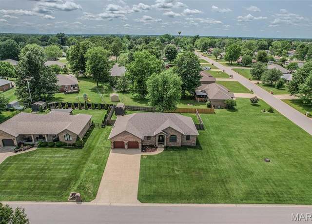 Property at 1807 Cypress Drive Dr, Lebanon, MO 65536, 3 beds, 2 baths
