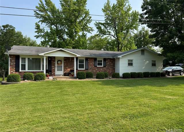 Property at 214 Hillcrest Dr, Elsberry, MO 63343, 3 beds, 1.5 baths