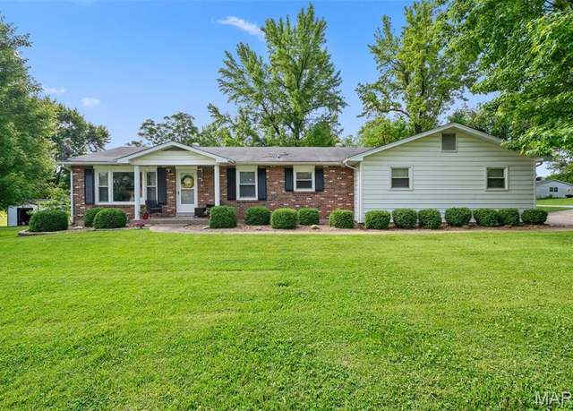 Property at 214 Hillcrest Dr, Elsberry, MO 63343, 3 beds, 1.5 baths