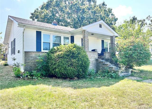 Property at 205 E Roosevelt St, Salem, MO 65560, 2 beds, 1 bath