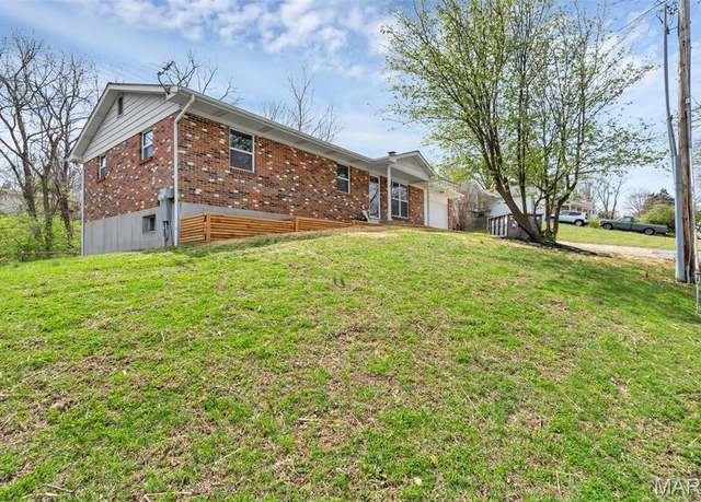 Property at 156 Hinrichs Ln, Arnold, MO 63010, 3 beds, 2 baths