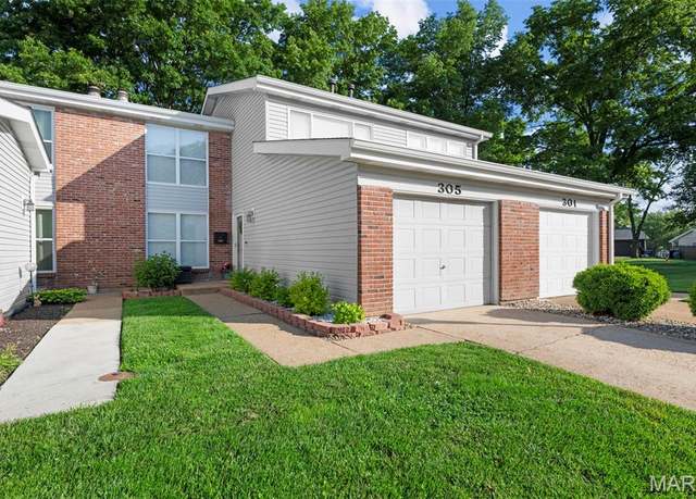 Property at 305 Fox Village Ct, Ballwin, MO 63021, 3 beds, 2.5 baths