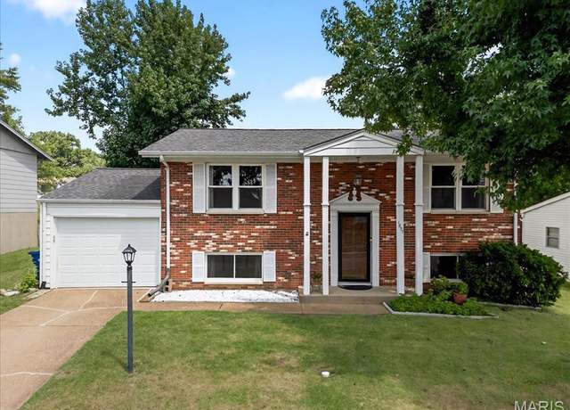 Property at 1857 San Pedro Ln, Fenton, MO 63026, 3 beds, 1.5 baths