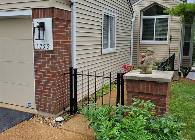 Property at 1752 Highview Circle Ct, Ballwin, MO 63021, 3 beds, 2 baths