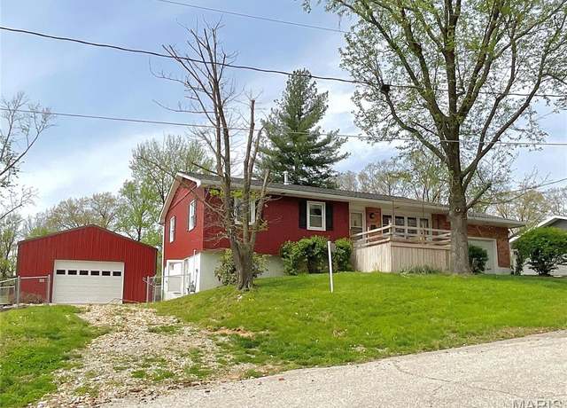 Property at 1525 Frank St, Hannibal, MO 63401, 3 beds, 1.5 baths