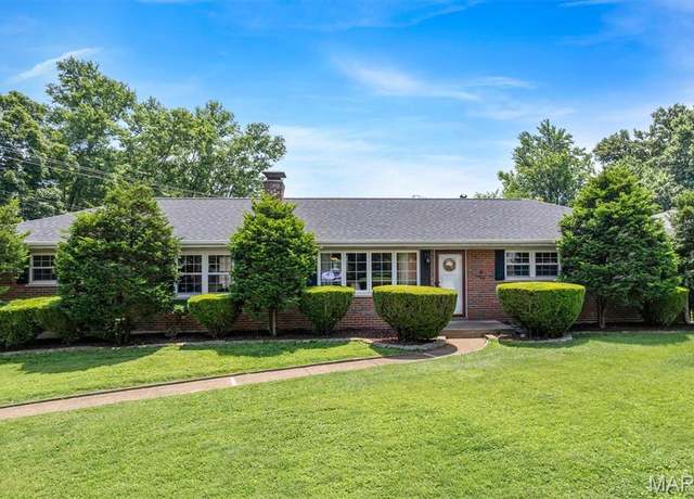 Property at 8800 Crest Oak Ln, Crestwood, MO 63126, 3 beds, 2 baths