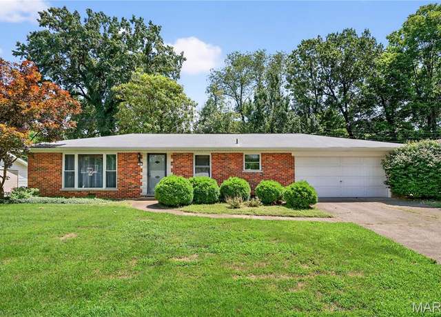 Property at 34 Whiteside Dr, Belleville, IL 62221, 2 beds, 1 bath