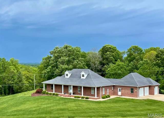 Property at 149 Windy Point Ave, Cape Girardeau, MO 63701, 5 beds, 4.5 baths