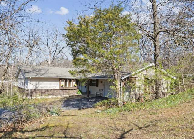 Property at 32 Oak Forest Dr, St Charles, MO 63303, 3 beds, 2.5 baths