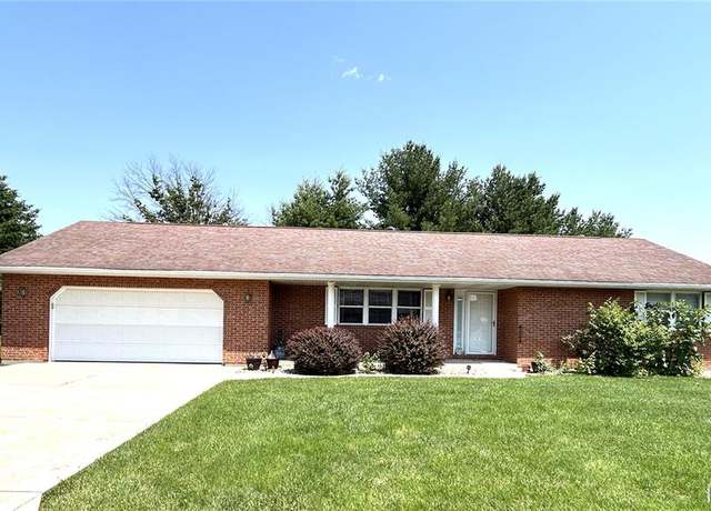 Property at 130 Osterhage Dr, Waterloo, IL 62298, 3 beds, 3 baths