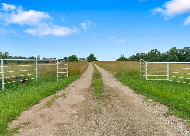 Property at 8451 Red Oak Rd, Gerald, MO 63037, 3 beds, 3.5 baths