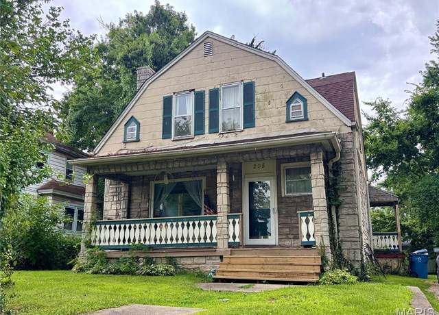 Property at 205 E 12th St, IL 62002, 3 beds, 1.5 baths