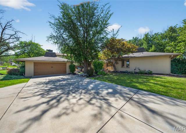 Property at 93 Rue Grand Dr, Lake St Louis, MO 63367, 4 beds, 3.5 baths