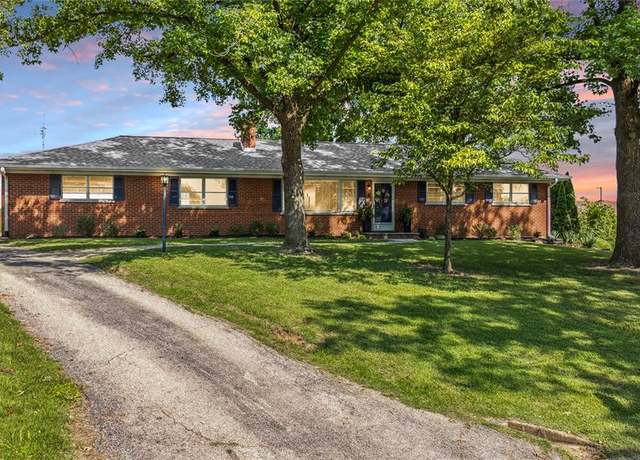 Property at 9 Hedgewood Lane Ln, Manchester, MO 63011, 3 beds, 2 baths