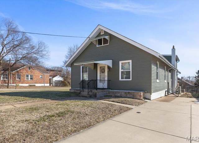 Property at 2024 Bellevue Ave, St Louis, MO 63143, 3 beds, 2 baths
