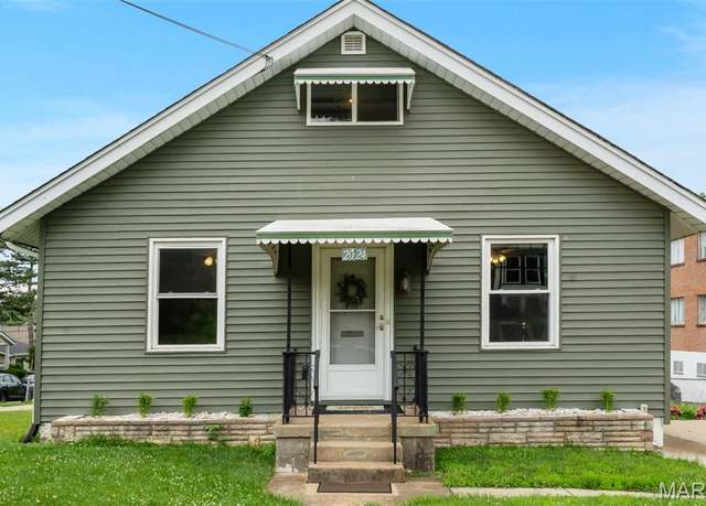 Property at 2024 Bellevue Ave, St Louis, MO 63143, 3 beds, 2 baths