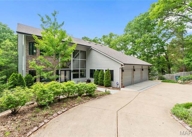 Property at 400 Gabriel Dr, Kirkwood, MO 63122, 5 beds, 5.5 baths