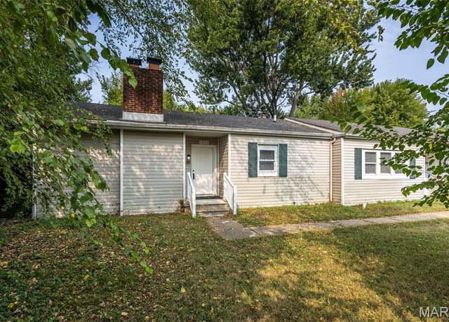 Property at 1903 N 17th St, Belleville, IL 62226, 4 beds, 1.5 baths