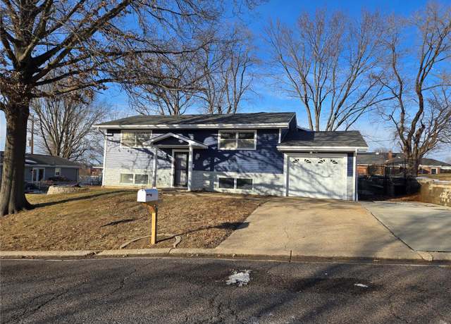 Property at 803 Fairview Dr, Washington, MO 63090, 4 beds, 2.5 baths