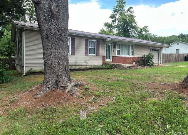 Property at 128 Pine St, Ironton, MO 63650, 3 beds, 2 baths
