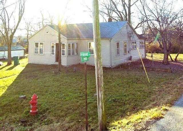 Property at 415 N Grand St, Willow Springs, MO 65793, 2 beds, 1 bath