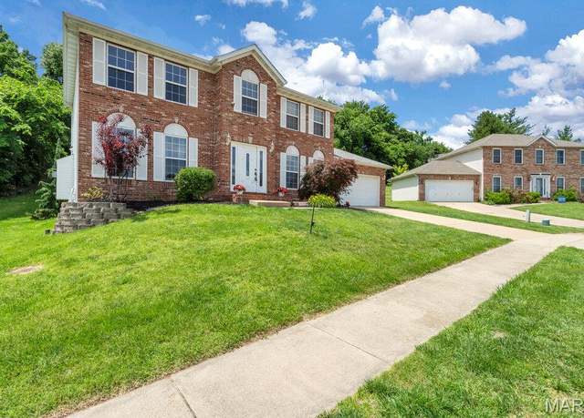 Property at 24 Grandbrook Blvd, Collinsville, IL 62234, 4 beds, 2.5 baths