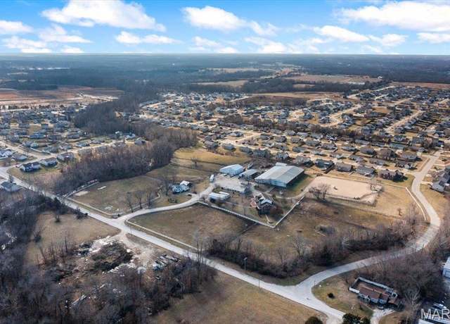 Property at 28699 Roelker Rd, Wright City, MO 63390, 5 beds, 4.5 baths