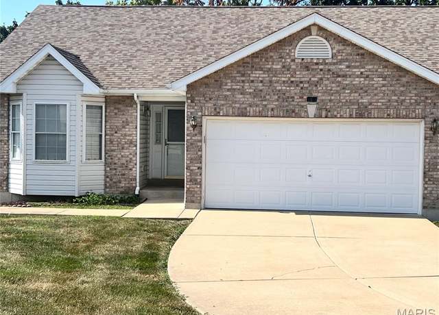 Property at 1031 Red Oak Ct, Warrenton, MO 63383, 2 beds, 3 baths