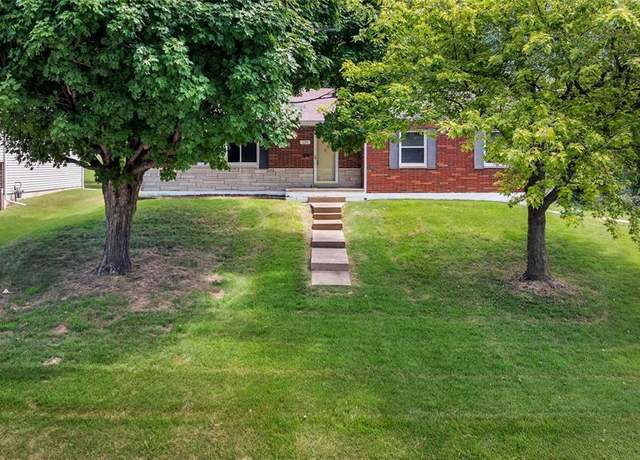 Property at 120 Sycamore St, Collinsville, IL 62234, 3 beds, 2 baths