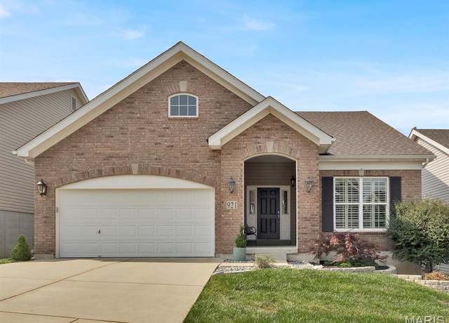 Property at 921 Meramec Grove Dr, Ballwin, MO 63021, 3 beds, 3 baths