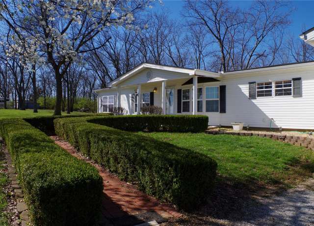 Property at 1077 Creech School Rd, Troy, MO 63379, 3 beds, 2.5 baths