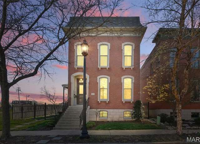 Property at 1212 Dolman St, St Louis, MO 63104, 3 beds, 3.5 baths