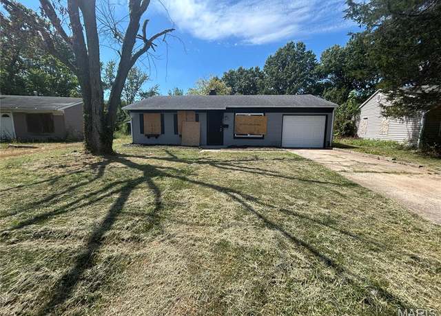 Property at 733 Saint Norbert Dr, East Saint Louis, IL 62206, 3 beds, 1 bath