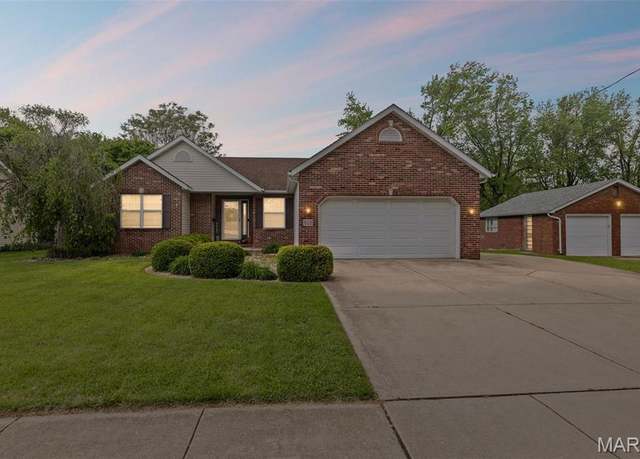 Property at 623 Summit Ave, Collinsville, IL 62234, 3 beds, 2 baths
