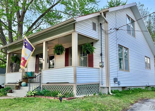 Property at 672 N 4th St, Ste Genevieve, MO 63670, 3 beds, 2 baths