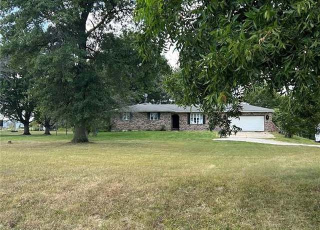 Property at 6636 County Road 423, Palmyra, MO 63461, 4 beds, 2 baths