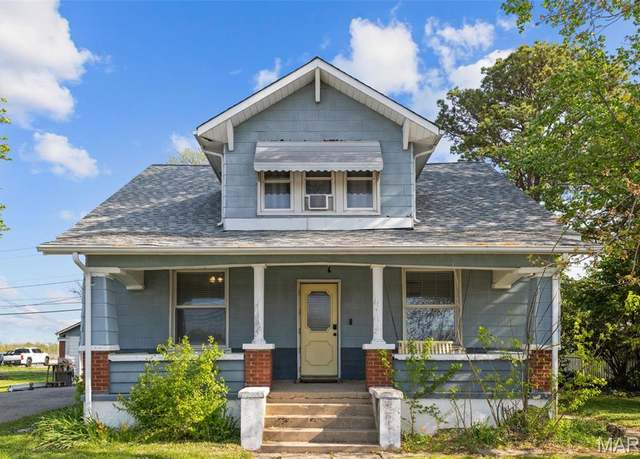 Property at 205 W 2nd St N, Wright City, MO 63390, 4 beds, 2 baths