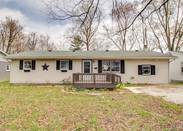 Property at 134 Roberts St, Jerseyville, IL 62052, 4 beds, 1 bath