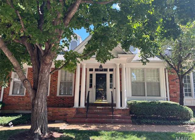 Property at 526 Middleton Ct, St Louis, MO 63122, 3 beds, 3.5 baths