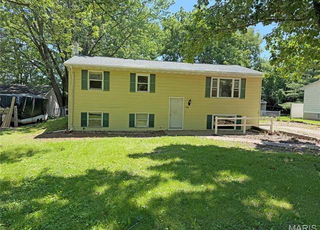 Property at 335 Sumac St, Payson, IL 62360, 3 beds, 1 bath