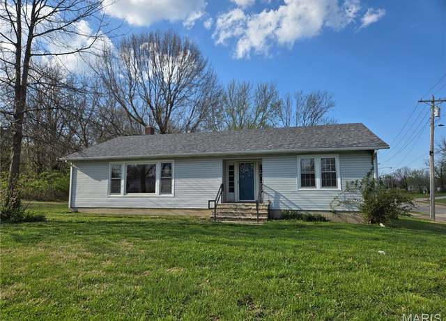 Property at 285 Ash St, Lebanon, MO 65536, 3 beds, 2 baths