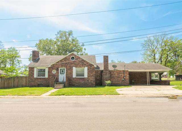 Property at 211 W Fannetta St, Dexter, MO 63841, 3 beds, 2.5 baths