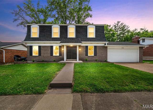 Property at 2736 Ashrock Dr, St Louis, MO 63129, 4 beds, 2.5 baths