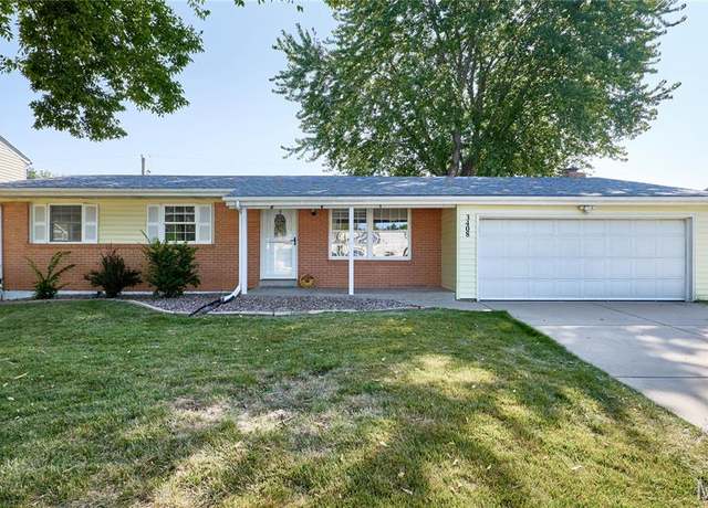 Property at 3408 Wilshire Dr, St Charles, MO 63301, 3 beds, 2.5 baths