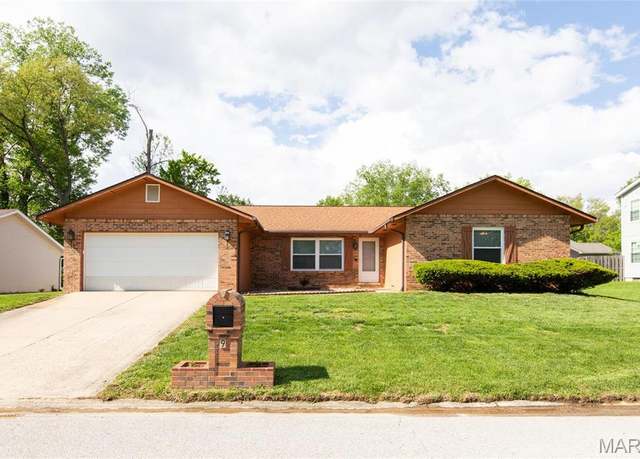Property at 9 Meadowbruck Ln, Shiloh, IL 62221, 3 beds, 2 baths