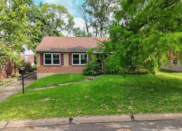 Property at 8115 Edinburgh Dr, St Louis, MO 63105, 5 beds, 4.5 baths